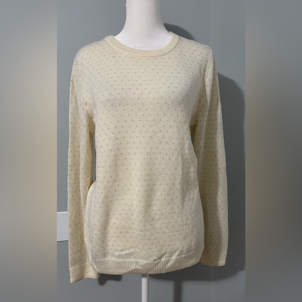 Vineyard Vines Cream Crew Neck Sweater with mini gray harts. Size M
